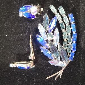 Vintage Blue Crystal Brooch with Cip On Earrings
